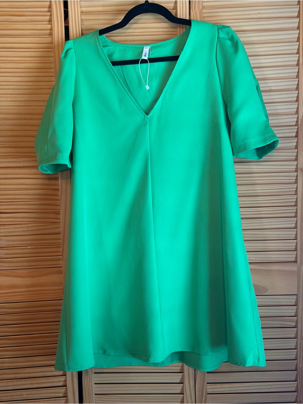 glam V‑Neck Emerald Mini Shift Dress